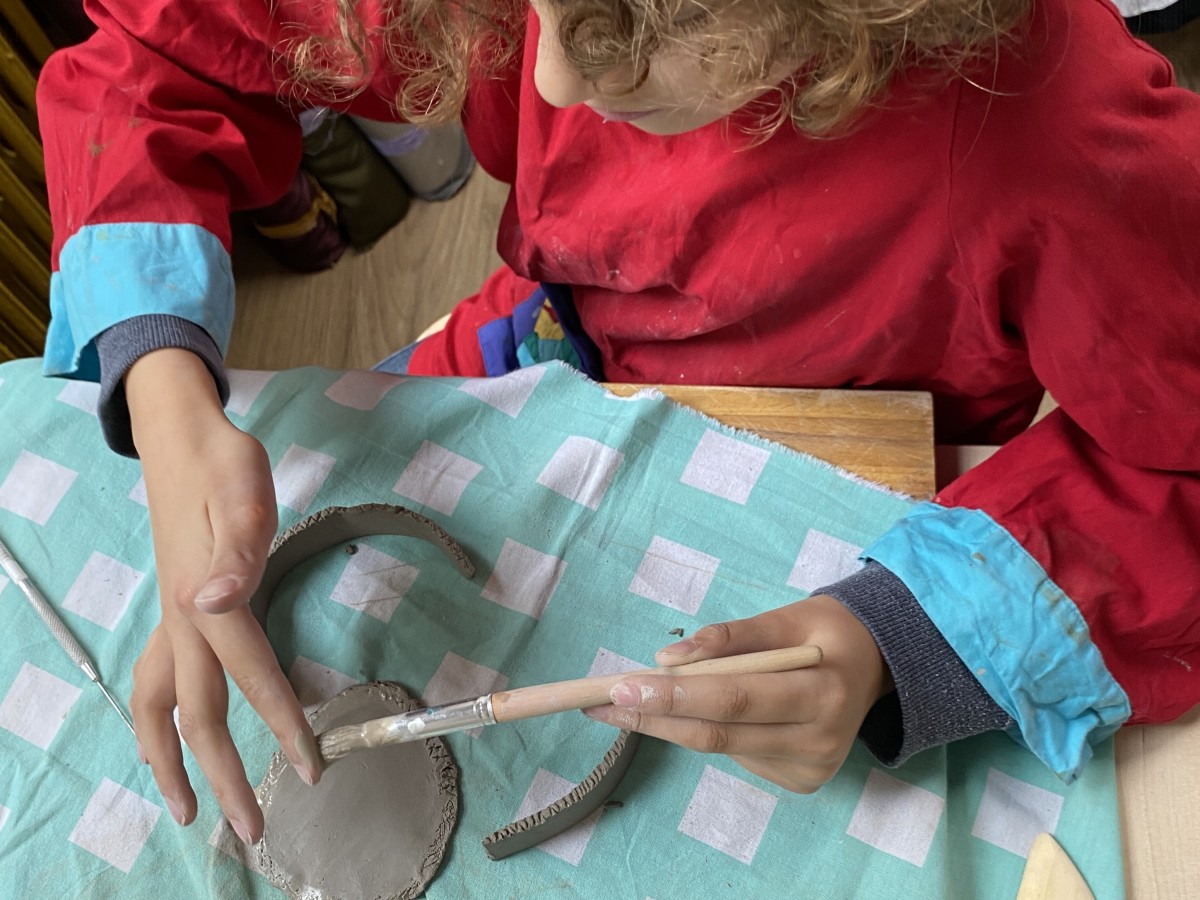 Poterie pour enfant : explorer l'argile